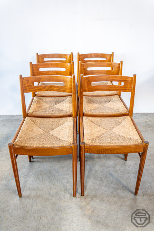 Série de six chaises scandinaves